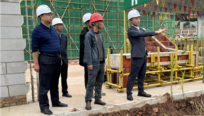 向誠、石鎮(zhèn)槐暗訪工程項目建設和企業(yè)運營管理工作